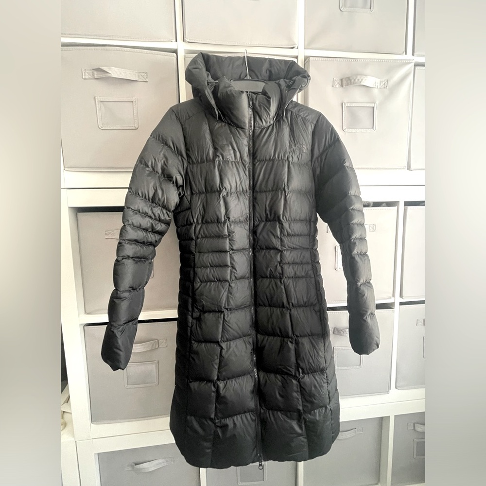 North face metropolis jacket women's medium size. Down filling with hood